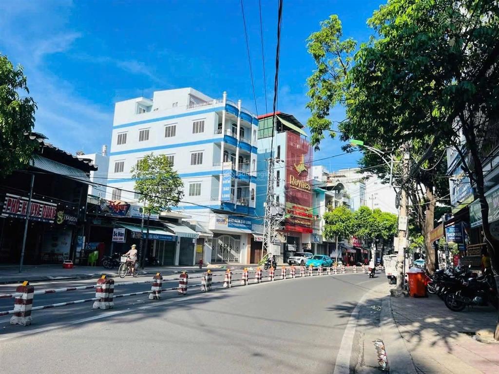 Góc 2 mặt tiền nguyễn thị minh khai  ngang lô đất rộng gần 10m * giá 25,3 tỷ