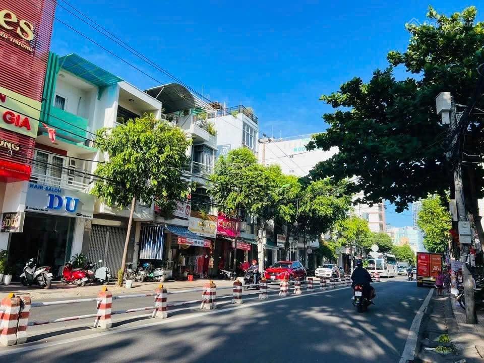 Góc 2 mặt tiền nguyễn thị minh khai  ngang lô đất rộng gần 10m * giá 25,3 tỷ