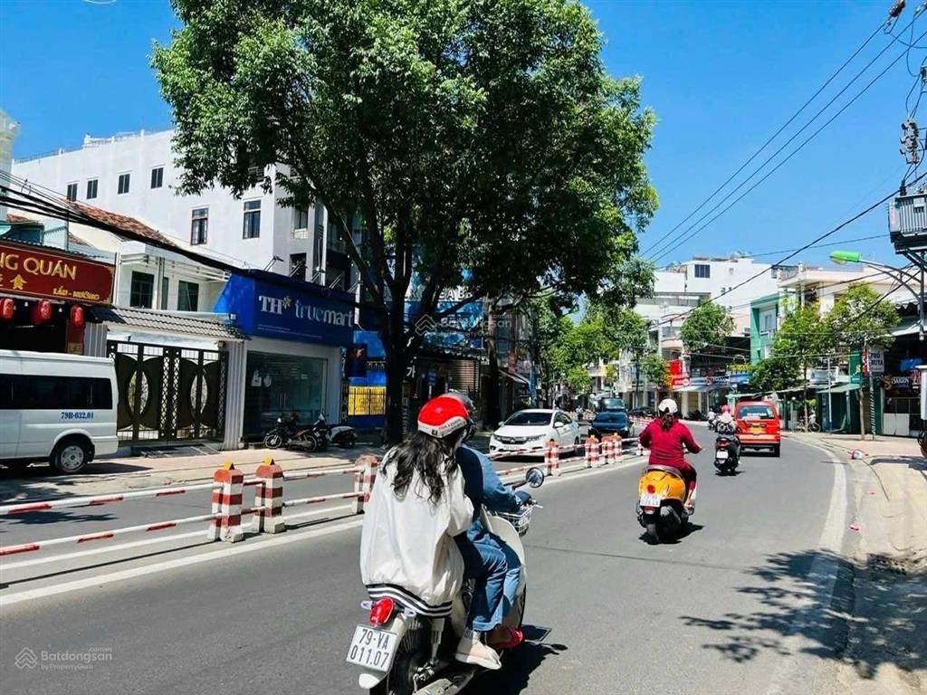 Góc 2 mặt tiền nguyễn thị minh khai  ngang lô đất rộng gần 10m * giá 25,3 tỷ