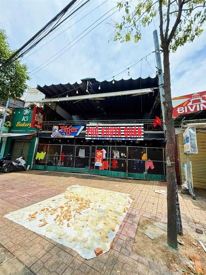 Nhà mặt tiền nguyễn thị minh khai  ngang khá dài gần 11m * cách biển trần phú 900m. giá 40 tỷ