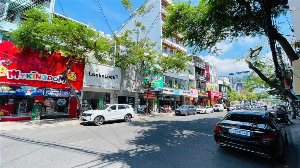 Nhà 2 tầng cũ,  hẻm ô tô quang trung  cách biển trần phú 450m. giá 9 tỷ