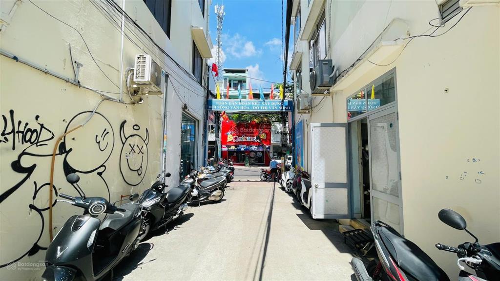 Nhà 2 tầng cũ,  hẻm ô tô quang trung  cách biển trần phú 450m. giá 9 tỷ