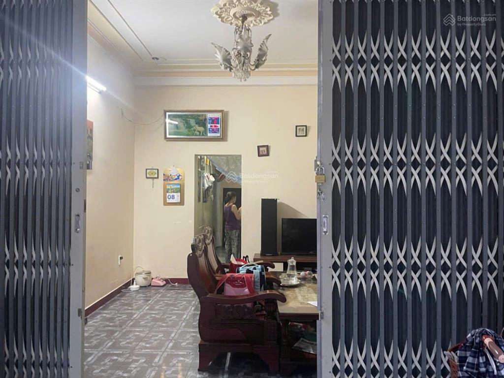 Nhà 2 tầng cũ,  hẻm ô tô quang trung  cách biển trần phú 450m. giá 9 tỷ