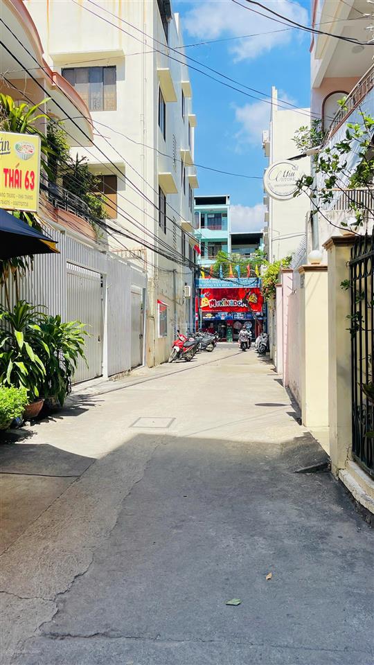 Nhà 2 tầng cũ,  hẻm ô tô quang trung  cách biển trần phú 450m. giá 9 tỷ