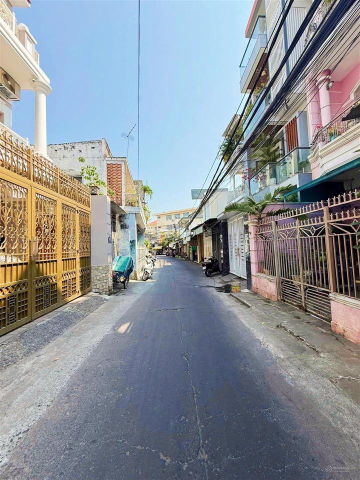 Đất vườn hẻm ô tô nguyễn trãi  gần nhà thờ núi * cách biển trần phú 700m. giá 10 tỷ.