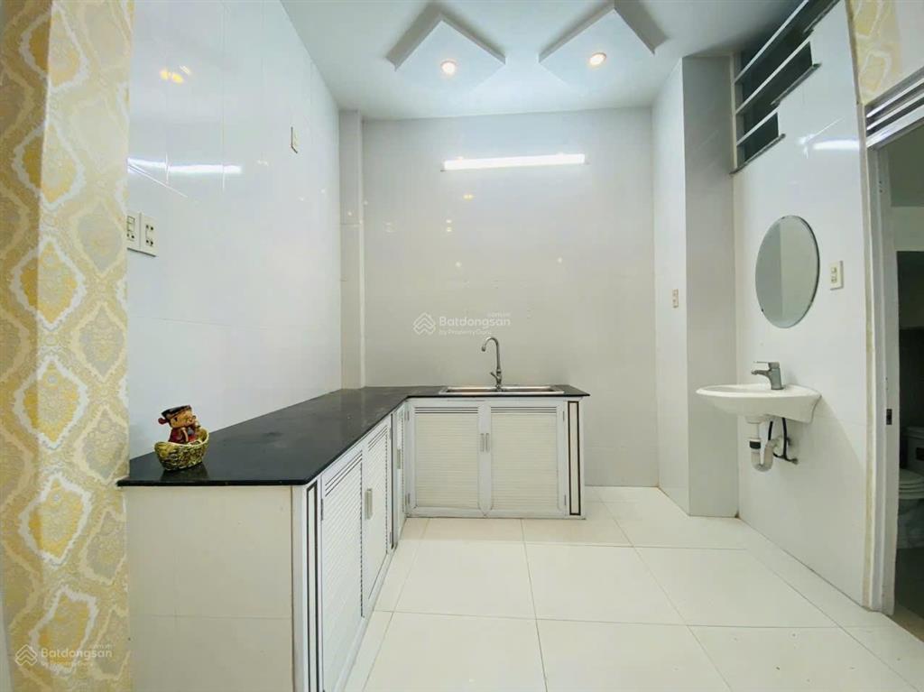 Nhà 4 tầng hùng vương  cách biển trần phú 300m [ hẻm xe máy ] giá 5,5 tỷ.