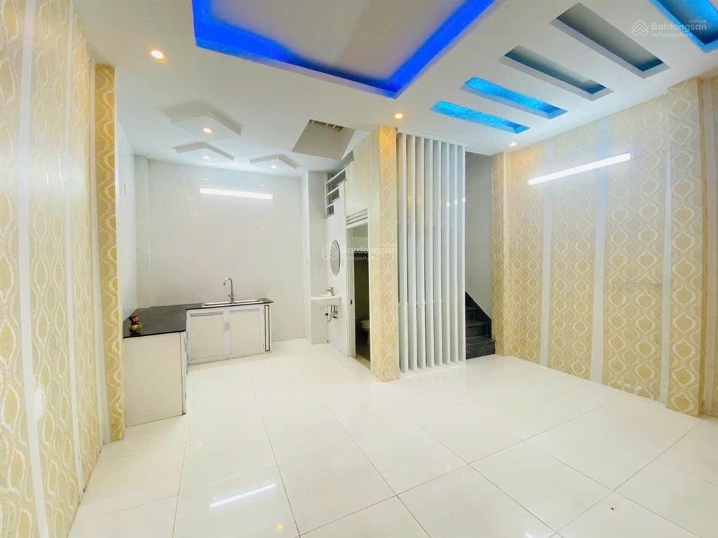 Nhà 4 tầng hùng vương  cách biển trần phú 300m [ hẻm xe máy ] giá 5,5 tỷ.
