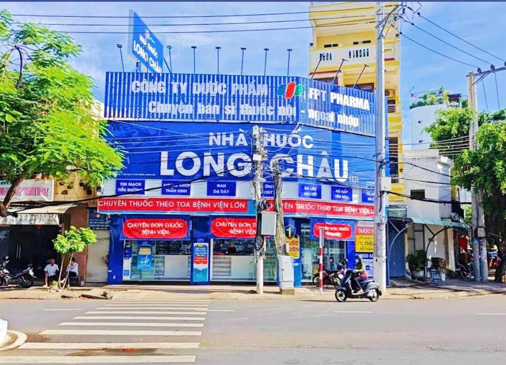 Góc 2 mặt tiền phạm văn đồng  ngang dài 13m  { sát góc đường thân nhân trung } giá 12 tỷ