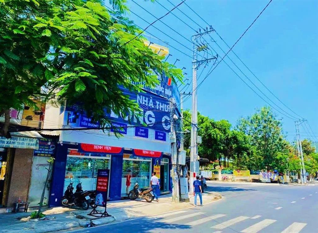 Góc 2 mặt tiền phạm văn đồng  ngang dài 13m  { sát góc đường thân nhân trung } giá 12 tỷ