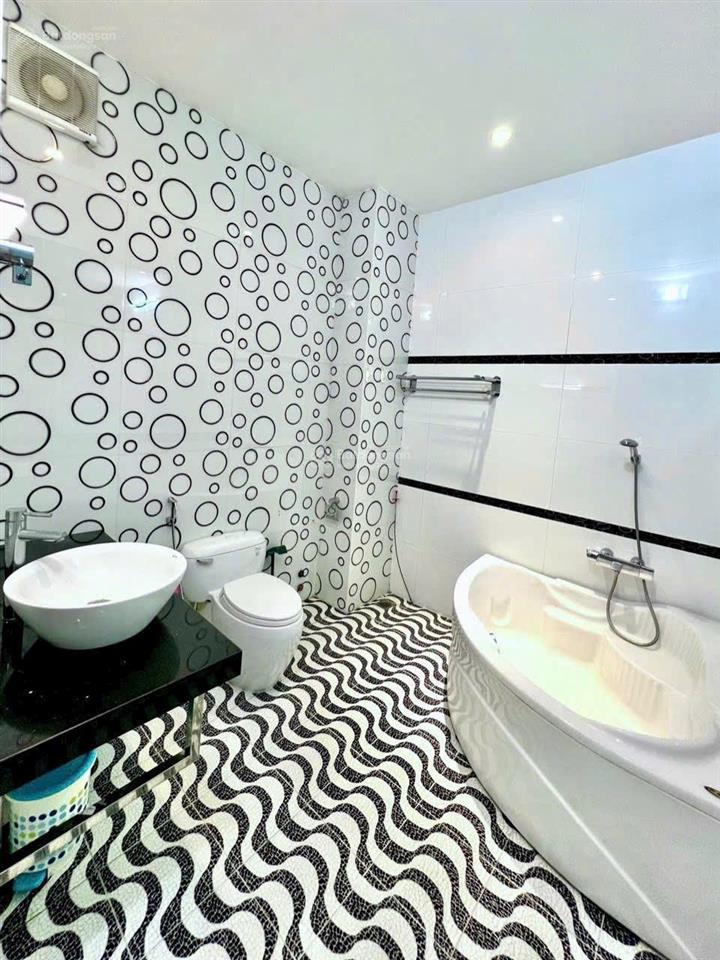 Nhà 4 tầng nguyễn thị minh khai cách biển trần phú 600m  sẵn thang máy. giá 28 tỷ