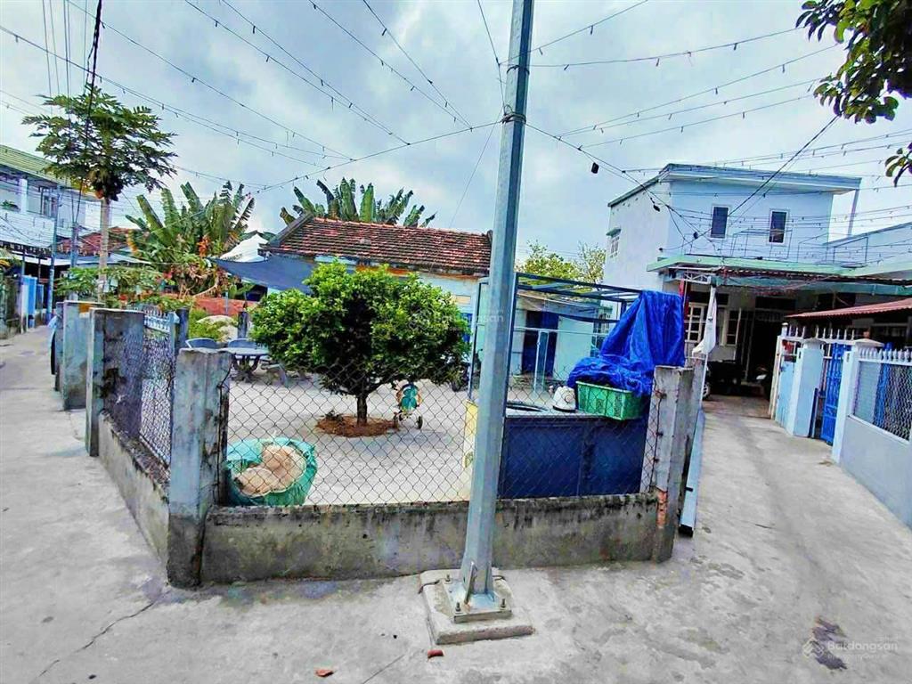 Nhà góc 2 mặt thoáng  hẻm nguyễn phan chánh (thôn lương sơn)  ra biển 250m bao gần. giá 2,050 tỷ