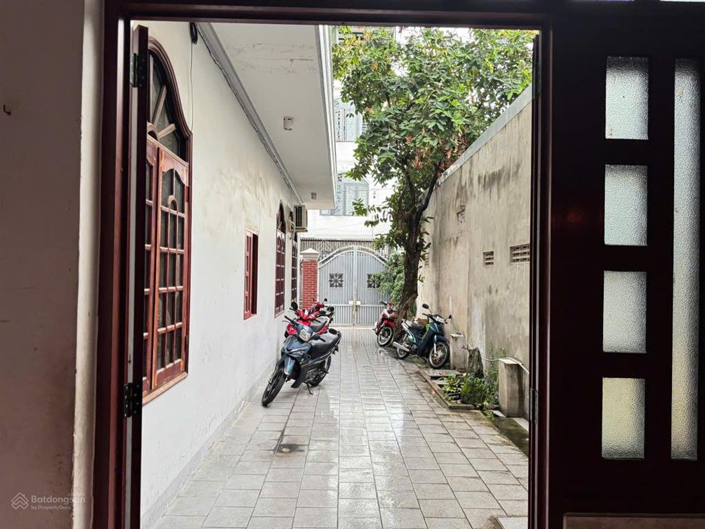 [ nhà 3 tầng hẻm phan phù tiên  ngang dài 7,68m ]  cách biển hòn chồng 300m. giá 12,1 tỷ