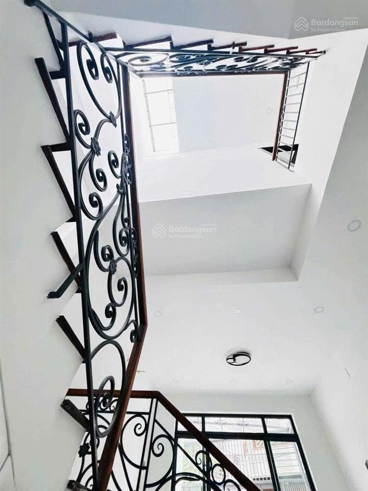 Nhà 2 tầng siêu mới  hẻm lê thanh nghị ] ra biển trần phú 450m. giá 9,6 tỷ