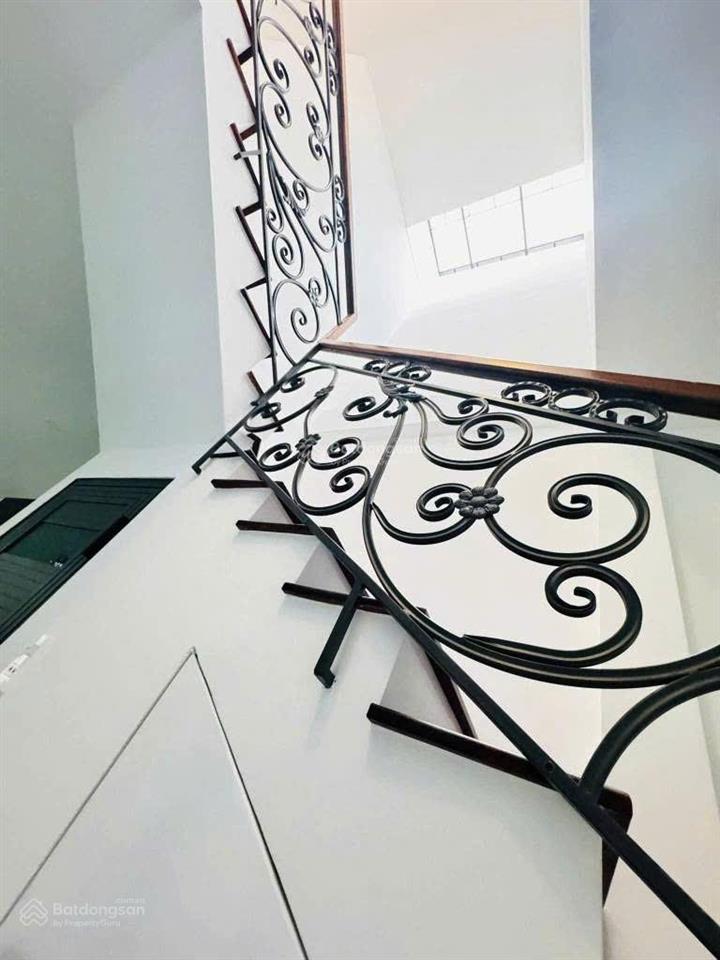 Nhà 2 tầng siêu mới  hẻm lê thanh nghị ] ra biển trần phú 450m. giá 9,6 tỷ