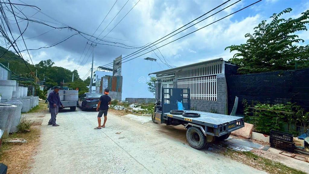 Đất mặt tiền hòn thơm  đường rộng gần 10m {gần các trường đại học & cao đẳng} giá 2,350 tỷ