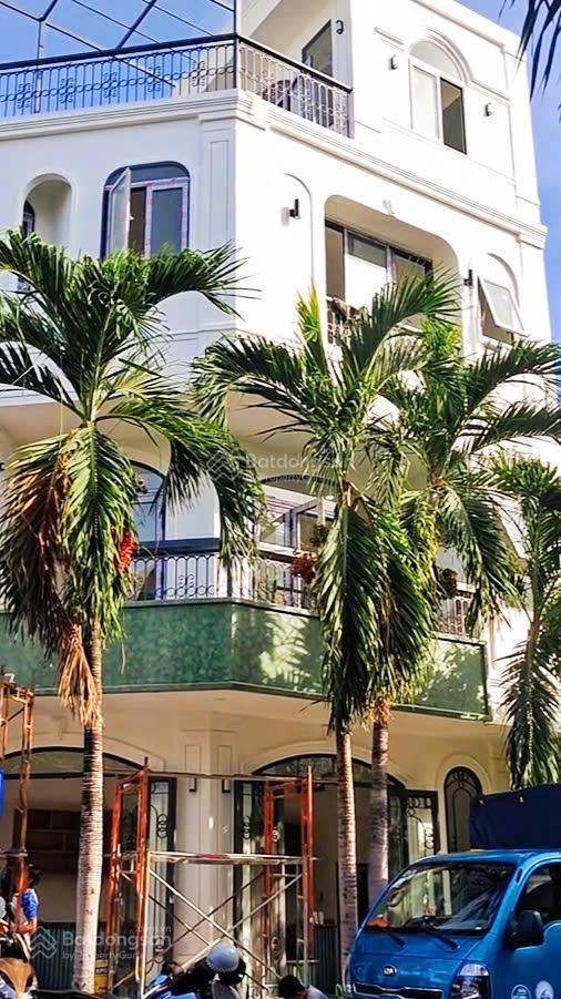 Nhà mới xây, góc 2 mặt tiền đường âu cơ  ra biển trần phú 1km. giá  7,5 tỷ
