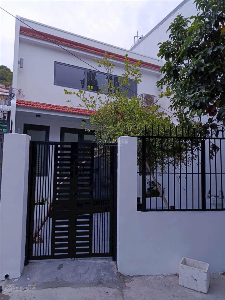 Nhà mới có gác lửng,  mặt tiền dương vân nga   ngang dài 5,6m * ô tô quay đầu. giá 4,5 tỷ