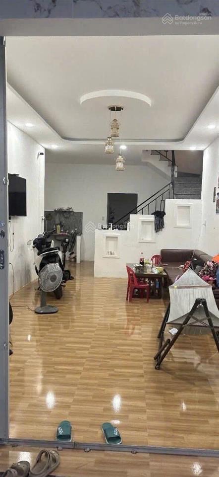 [ nhà 2 tầng mới hẻm phú đức  hẻm 2 xe máy ] đi ra biển hòn chồng 900m. giá  3,2 tỷ