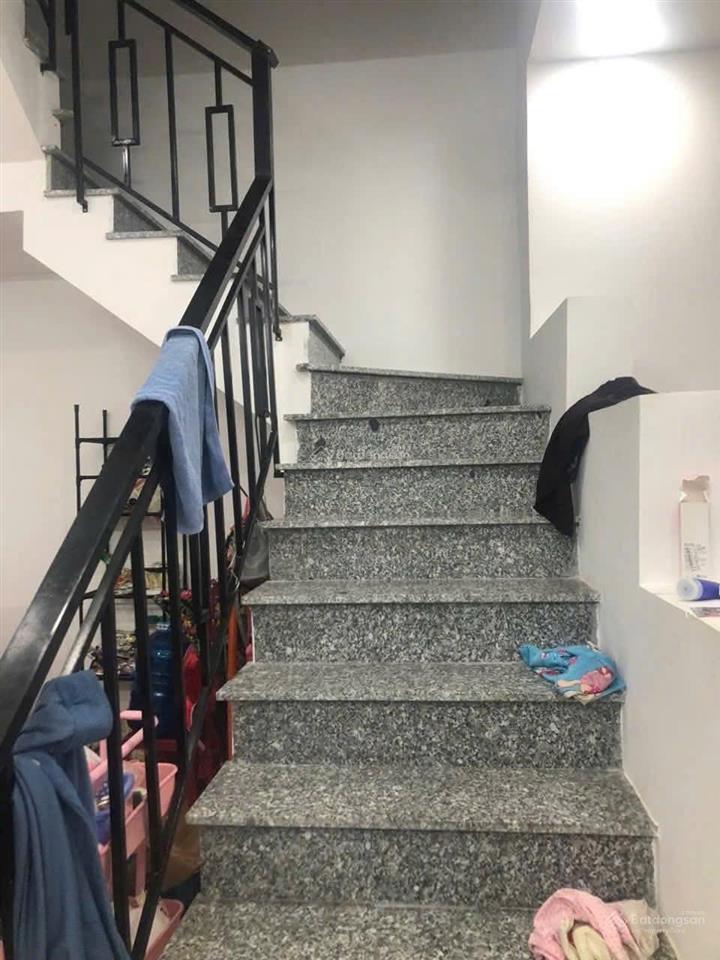 [ nhà 2 tầng mới hẻm phú đức  hẻm 2 xe máy ] đi ra biển hòn chồng 900m. giá  3,2 tỷ