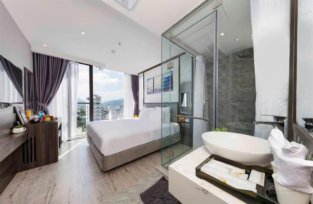 [ khách sạn 20 tầng , mặt tiền hồng bàng   sát đường nguyễn thị minh khai ] giá  130 tỷ