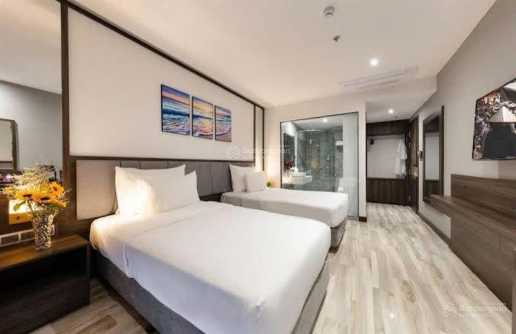 [ khách sạn 20 tầng , mặt tiền hồng bàng   sát đường nguyễn thị minh khai ] giá  130 tỷ