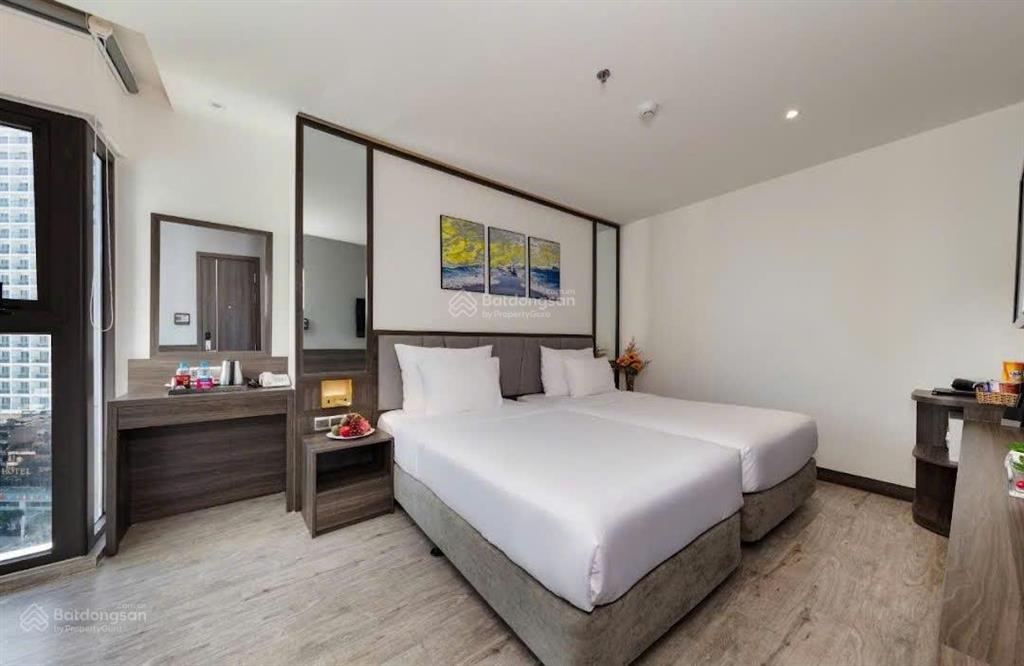 [ khách sạn 20 tầng , mặt tiền hồng bàng   sát đường nguyễn thị minh khai ] giá  130 tỷ