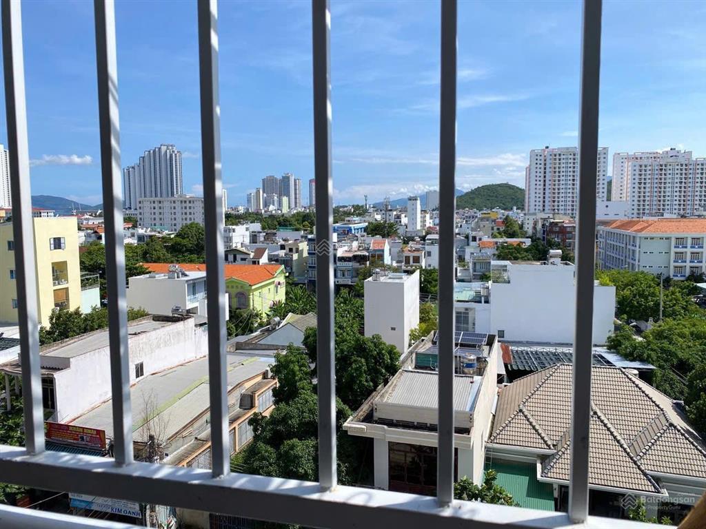 Căn hộ chung cư bình phú 2  góc 2 mặt tiền , view biển khá chill. giá 2,4 tỷ