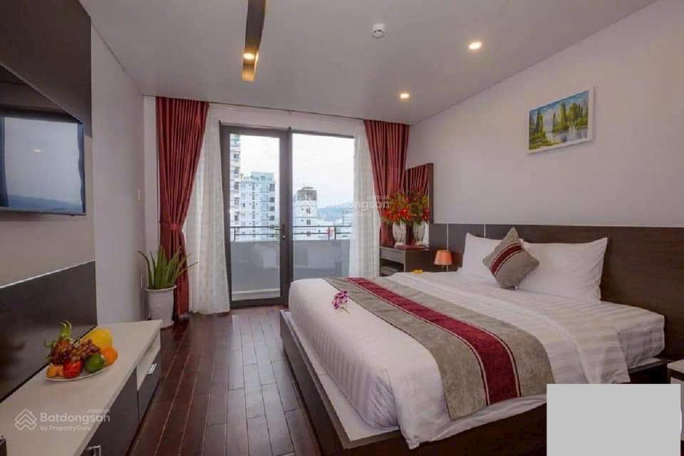 [khách sạn 6,5 tầng , mặt tiền hồng bàng   sát đường nguyễn thị minh khai] giá  130 tỷ