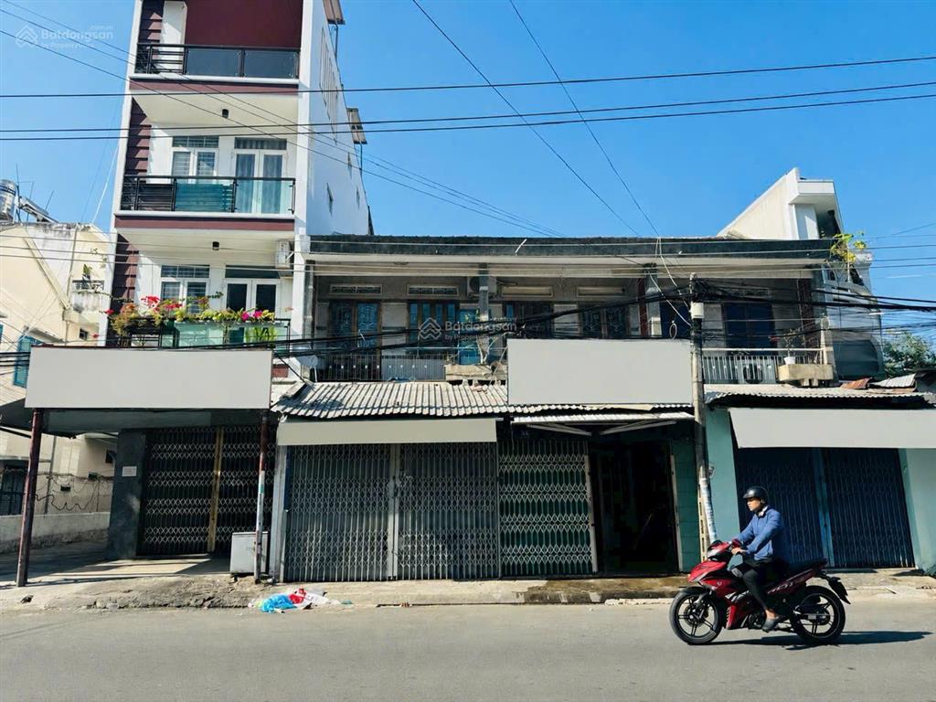 Lô mặt tiền đường đặng tất  ngang dài 7,7m * cách biển hòn chồng  400m. giá 18 tỷ