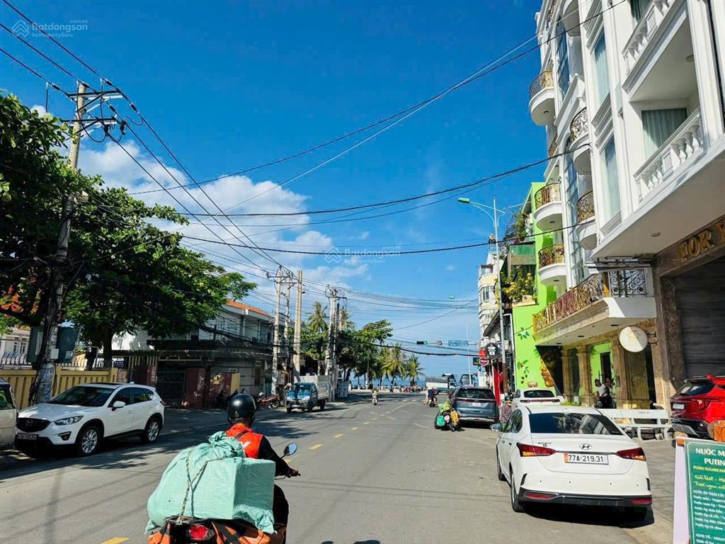 Lô mặt tiền đường đặng tất  ngang dài 7,7m * cách biển hòn chồng  400m. giá 18 tỷ