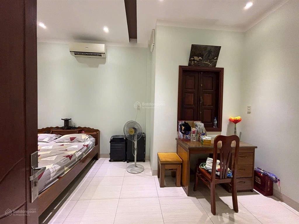 Nhà 3 tầng mặt tiền bạch đằng  ngang 5,2m, khu phố hàn khá sầm uất. giá 23 tỷ