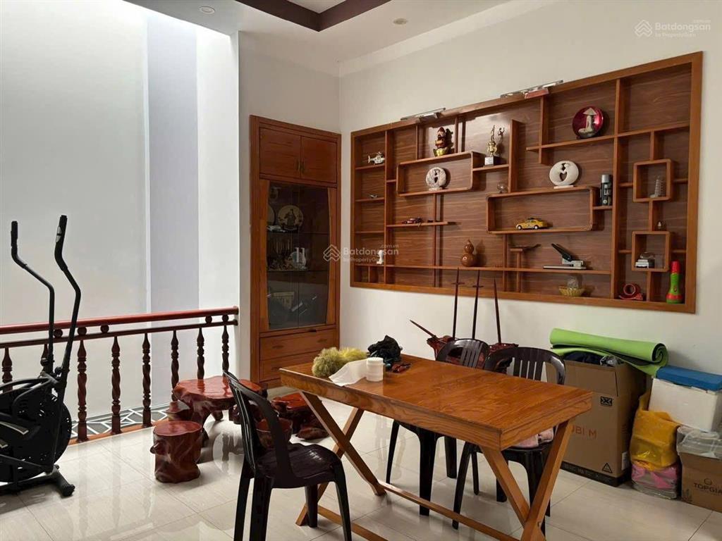 Nhà 3 tầng mặt tiền bạch đằng  ngang 5,2m, khu phố hàn khá sầm uất. giá 23 tỷ
