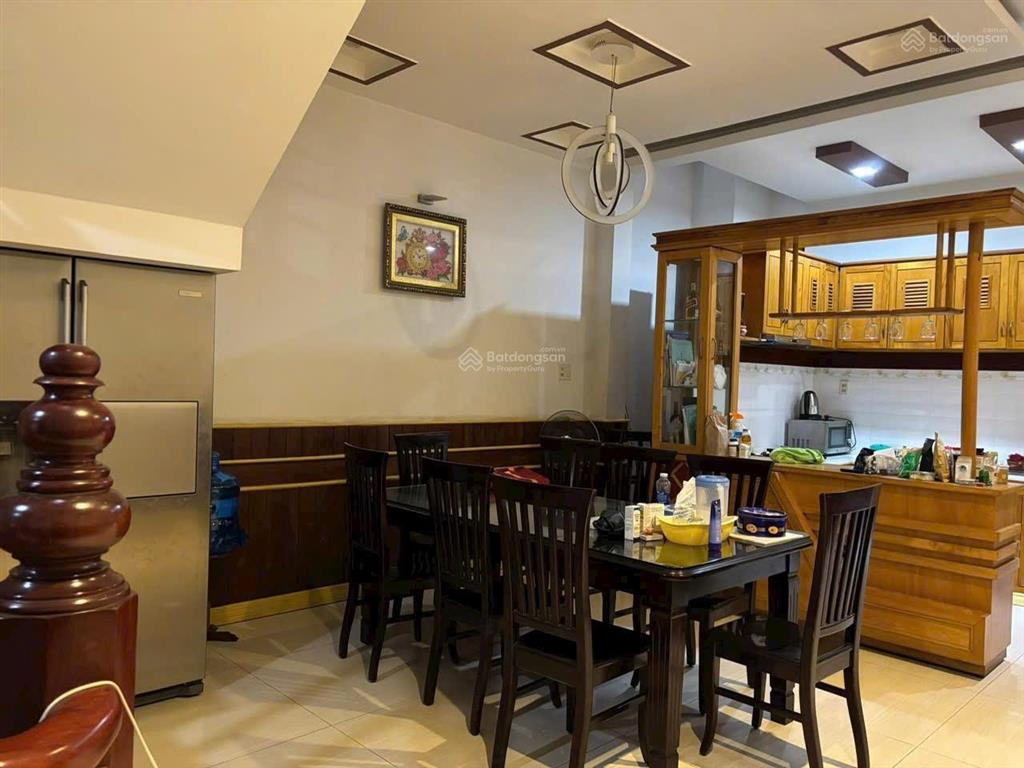 Nhà 3 tầng mặt tiền bạch đằng  ngang 5,2m, khu phố hàn khá sầm uất. giá 23 tỷ