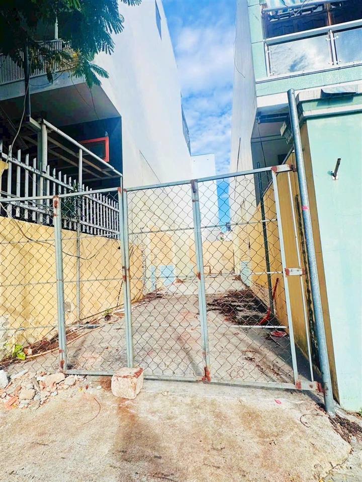Mặt tiền đường chi lăng  vị trí kinh doanh, cách biển trần phú 1,3km. giá 6,350 tỷ