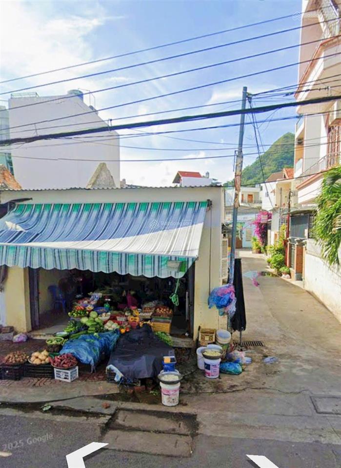Nhà góc 3 mặt tiền dương hiến quyền, sát chợ ba làng đi ra biển ba làng 100m. giá 16,8 tỷ