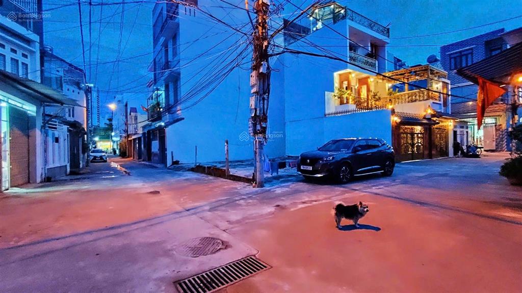 Nhà góc 3 mặt tiền dương hiến quyền, sát chợ ba làng đi ra biển ba làng 100m. giá 16,8 tỷ