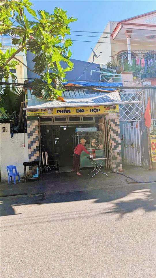 Nhà mặt tiền đường phạm ngọc thạch  ngang 5,2m , ra biển hòn chồng 200m. giá 15,6 tỷ