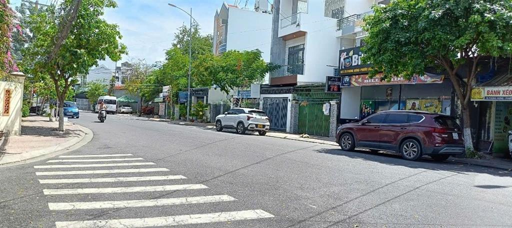Nhà góc 2 mặt tiền phùng hưng giao đinh liệt  xây căn hộ y bài , giá 23 tỷ