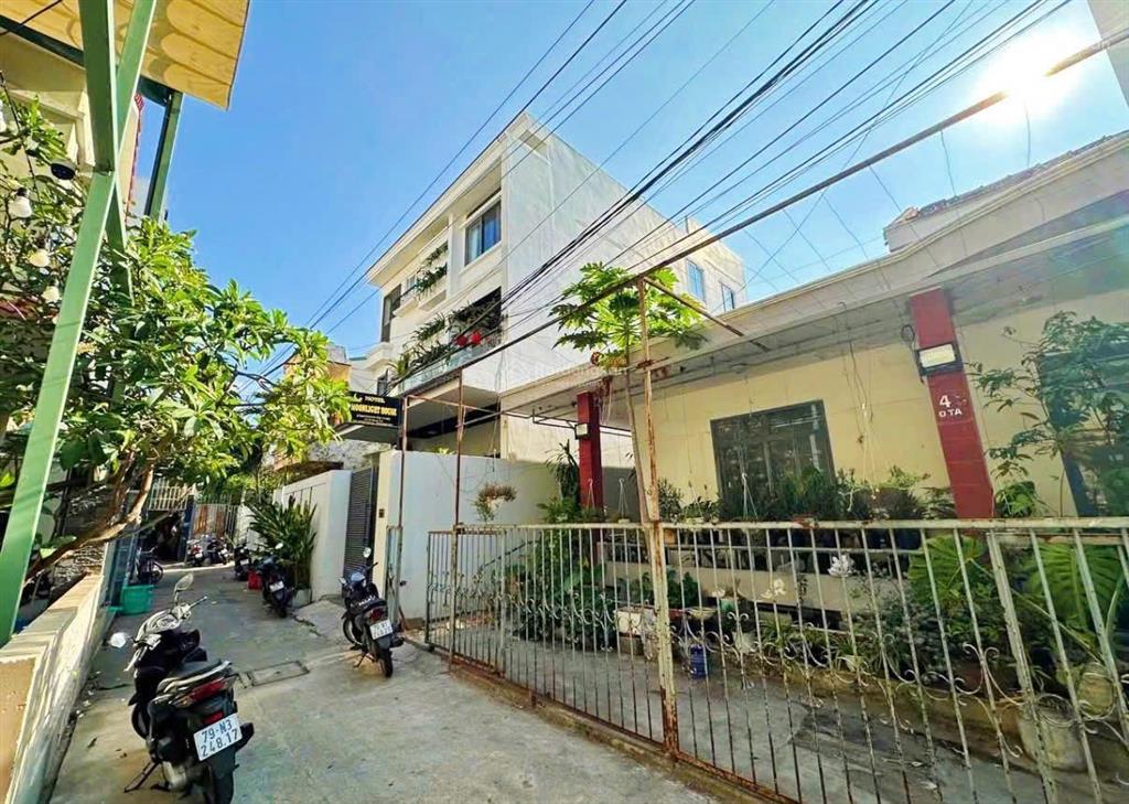 Đường đặng tất đất, dài 12,42m, ra biển hòn chồng 280m, đường hẻm xe tải nhỏ. giá 15 tỷ