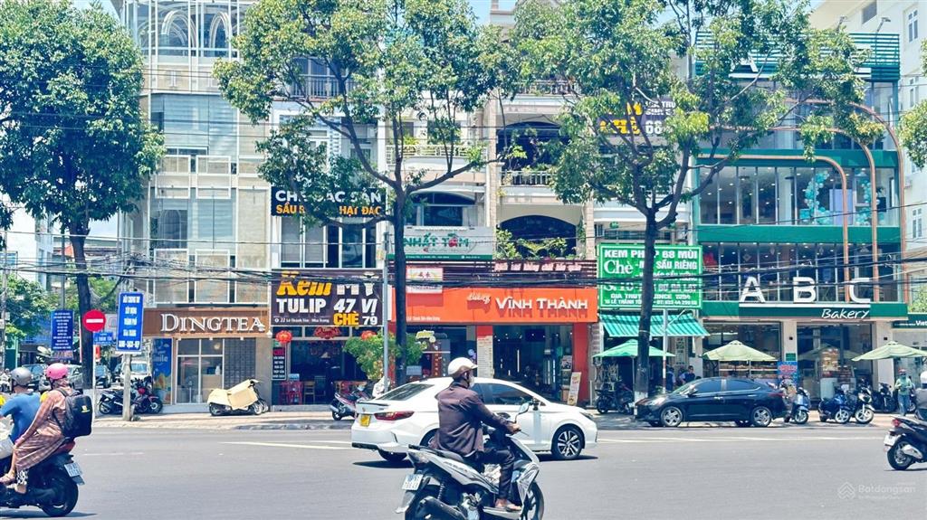 Nhà 4 tầng mặt tiền lê thánh tôn  ngang 7,7m (sát vòng xoay ngã 7). giá 65 tỷ