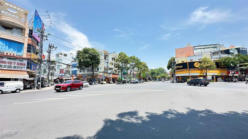 Nhà 4 tầng mặt tiền lê thánh tôn  ngang 7,7m (sát vòng xoay ngã 7). giá 65 tỷ