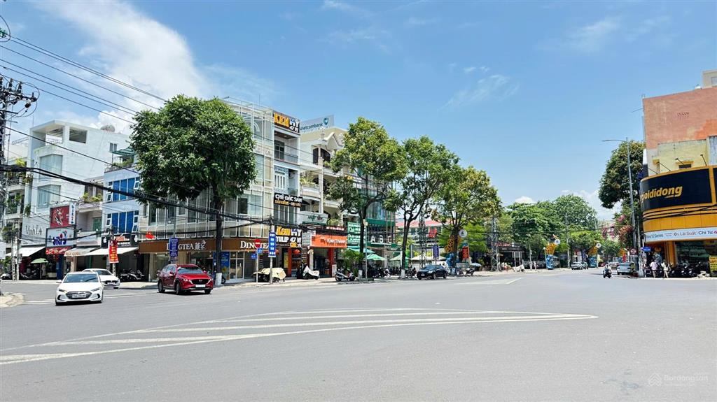 Nhà 4 tầng mặt tiền lê thánh tôn  ngang 7,7m (sát vòng xoay ngã 7). giá 65 tỷ