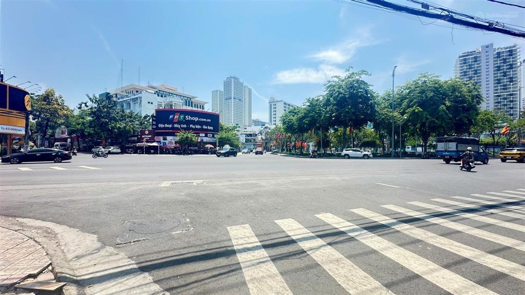 Nhà 4 tầng mặt tiền lê thánh tôn  ngang 7,7m (sát vòng xoay ngã 7). giá 65 tỷ