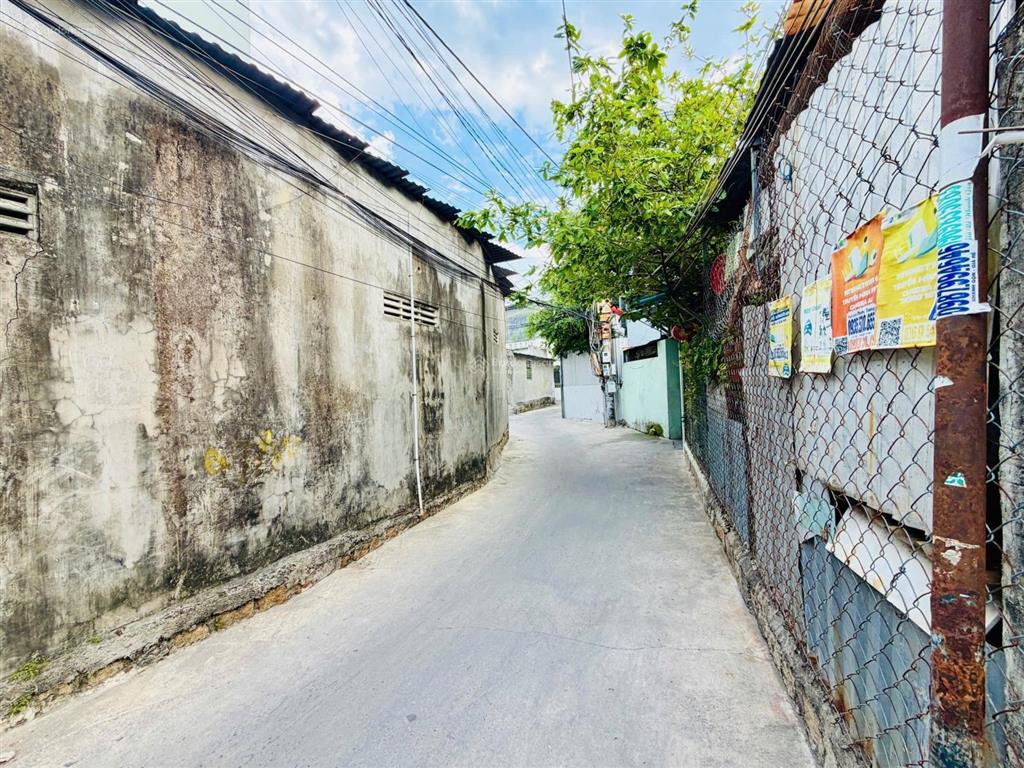 Nhà vườn  hẻm cao văn bé thông qua đoàn trần nghiệp, cách biển hòn chồng 500m. giá 11 tỷ