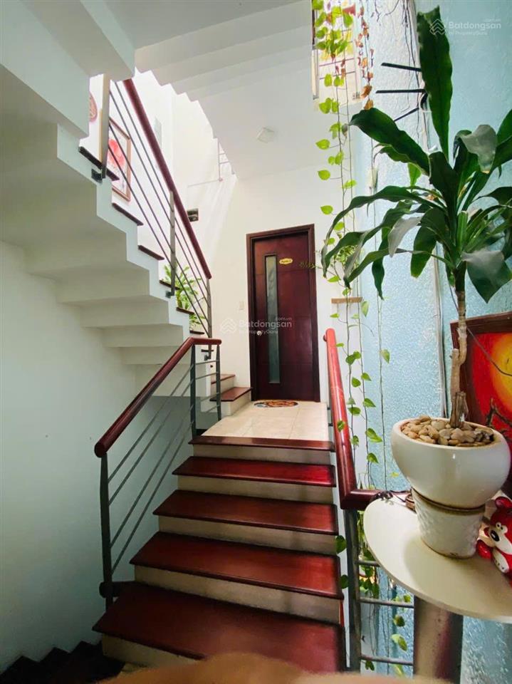 Nhà 4 tầng , đường dương hiến quyền nhánh  ở ổn áp,  cách biển ba làng 100m. giá 6,5 tỷ.