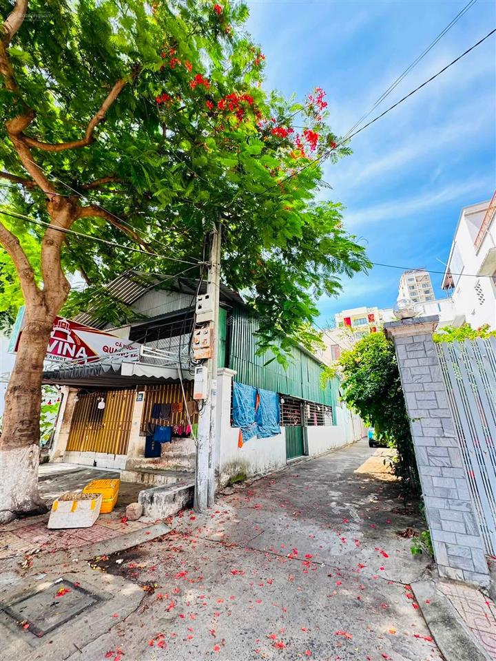 Nhà góc 2 mặt tiền nguyễn biểu  sát scenia bay * cách biển hòn chồng 250m. giá 22,4 tỷ.