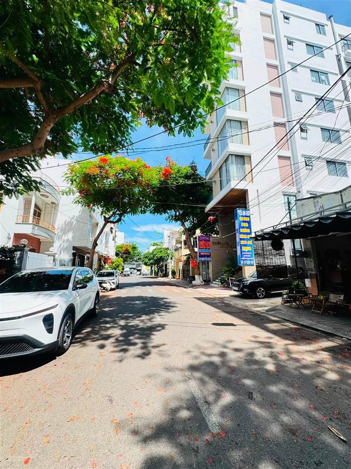 Nhà góc 2 mặt tiền nguyễn biểu  sát scenia bay * cách biển hòn chồng 250m. giá 22,4 tỷ.