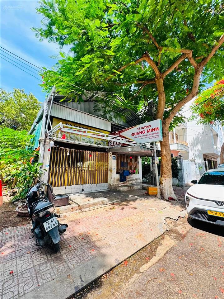 Nhà góc 2 mặt tiền nguyễn biểu  sát scenia bay * cách biển hòn chồng 250m. giá 22,4 tỷ.