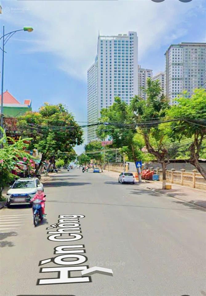 Nhà mặt tiền đường hòn chồng  ngang 7,1m, đi ra biển bãi tắm hòn chồng 300m. giá 16,9 tỷ