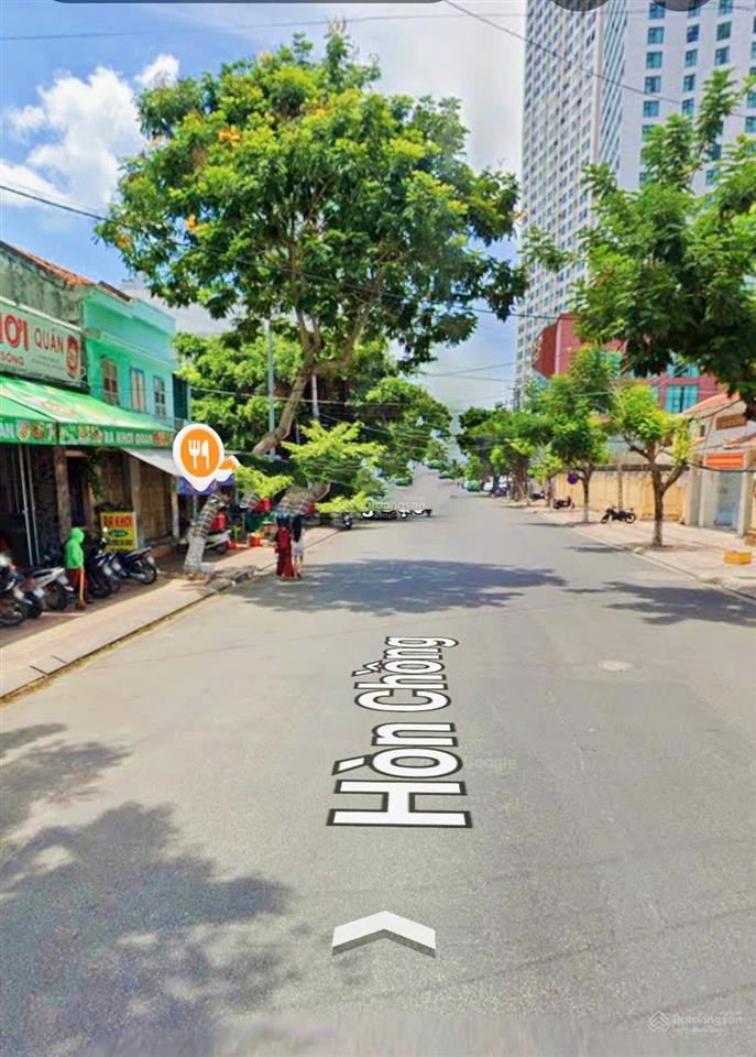Nhà mặt tiền đường hòn chồng  ngang 7,1m, đi ra biển bãi tắm hòn chồng 300m. giá 16,9 tỷ